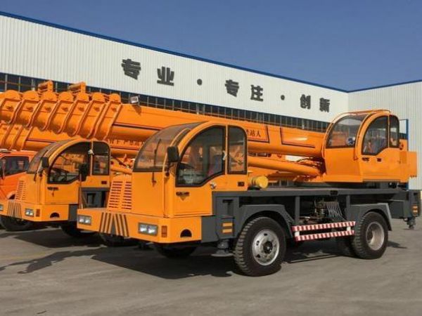 章丘区吊车租赁电话_彬彬工程机械租赁服务部