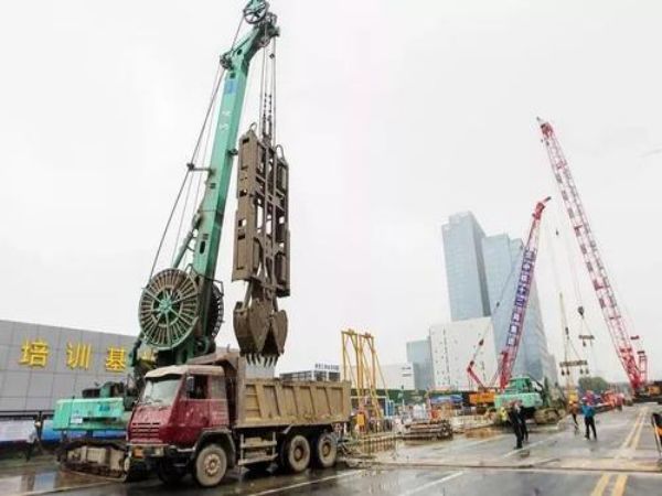 政章丘区吊车出租电话_吊车出租公司重点介绍是什么？